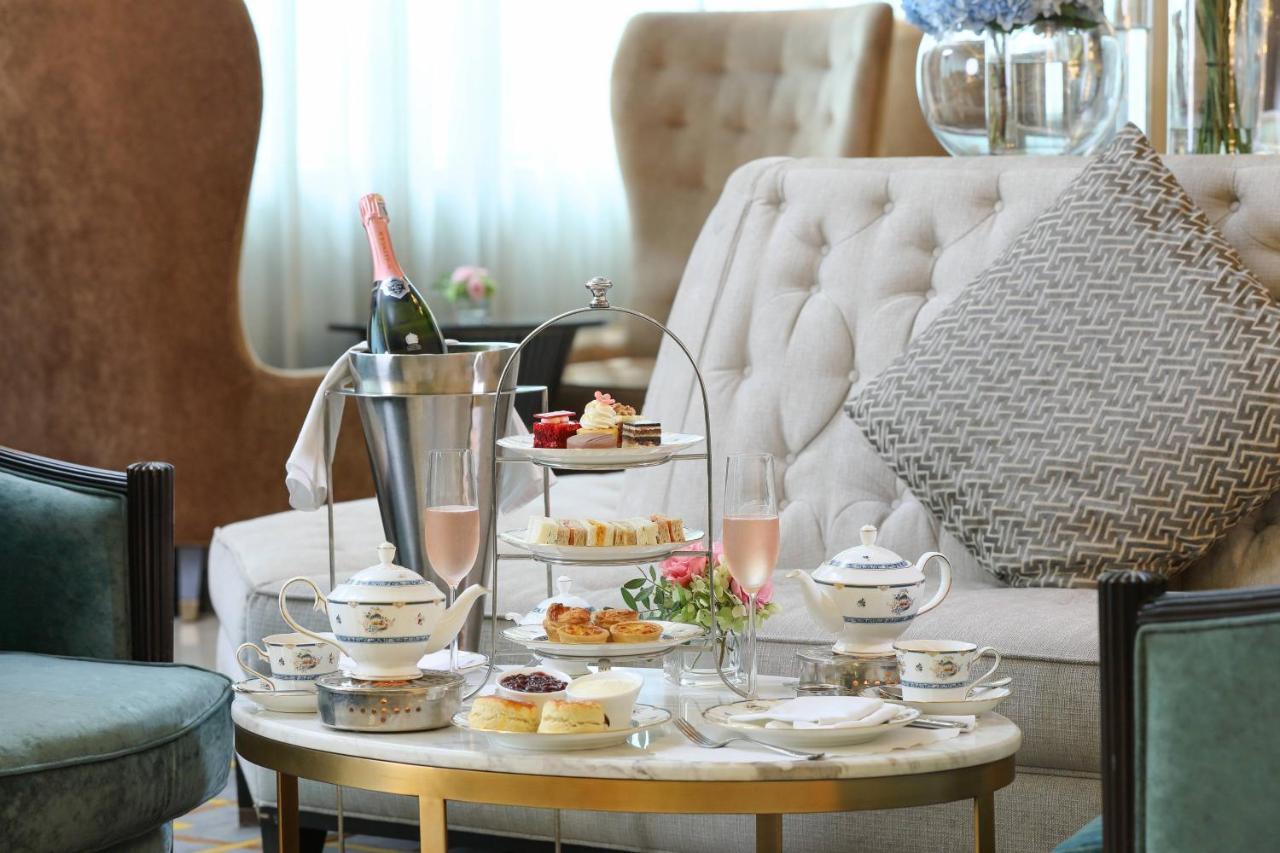 Hotel The Ritz-Carlton, Kuala Lumpur Exterior foto Afternoon tea at the Mandarin Oriental, London