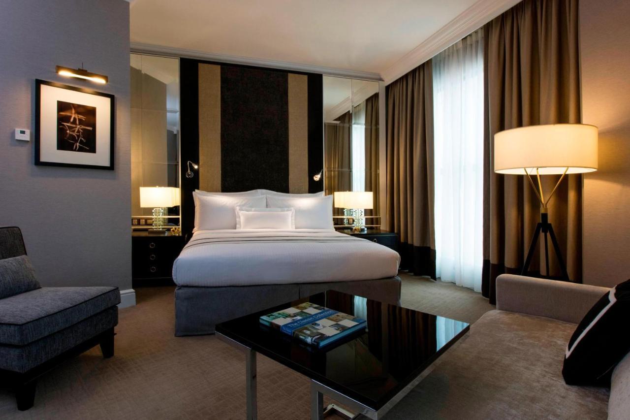 Hotel The Ritz-Carlton, Kuala Lumpur Exterior foto A room at the Mandarin Oriental, Paris