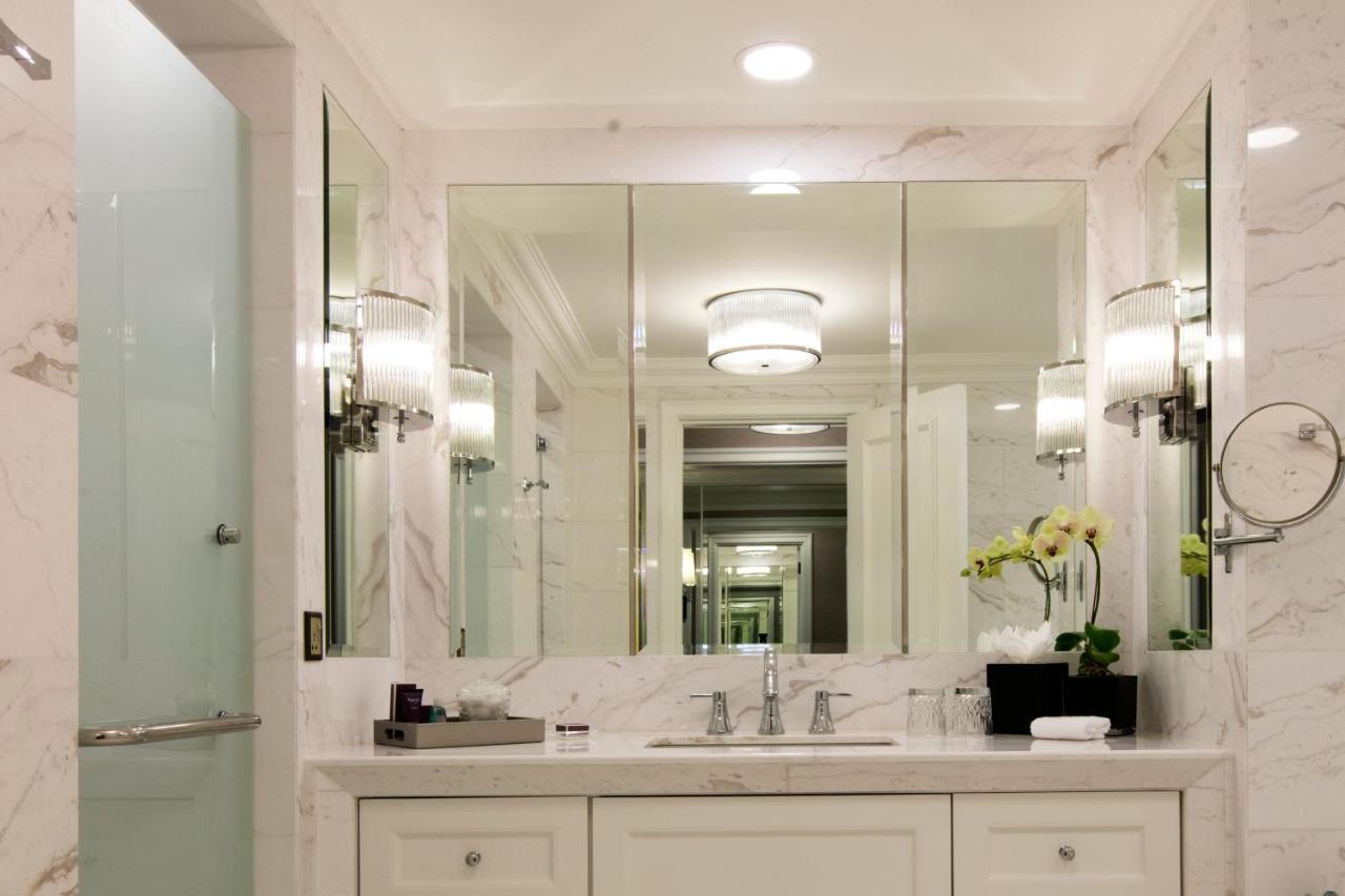 Hotel The Ritz-Carlton, Kuala Lumpur Exterior foto Bathroom vanity