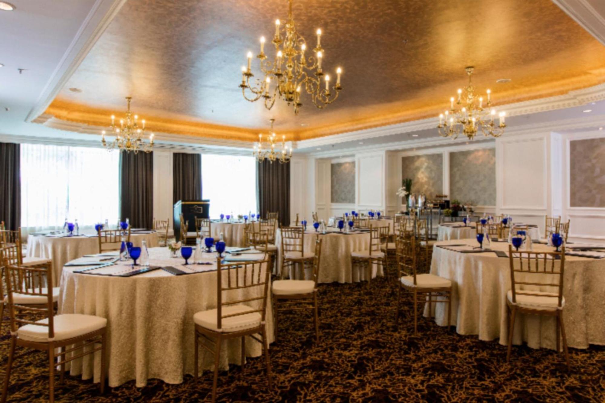 Hotel The Ritz-Carlton, Kuala Lumpur Exterior foto The ballroom at the Manila Polo Club