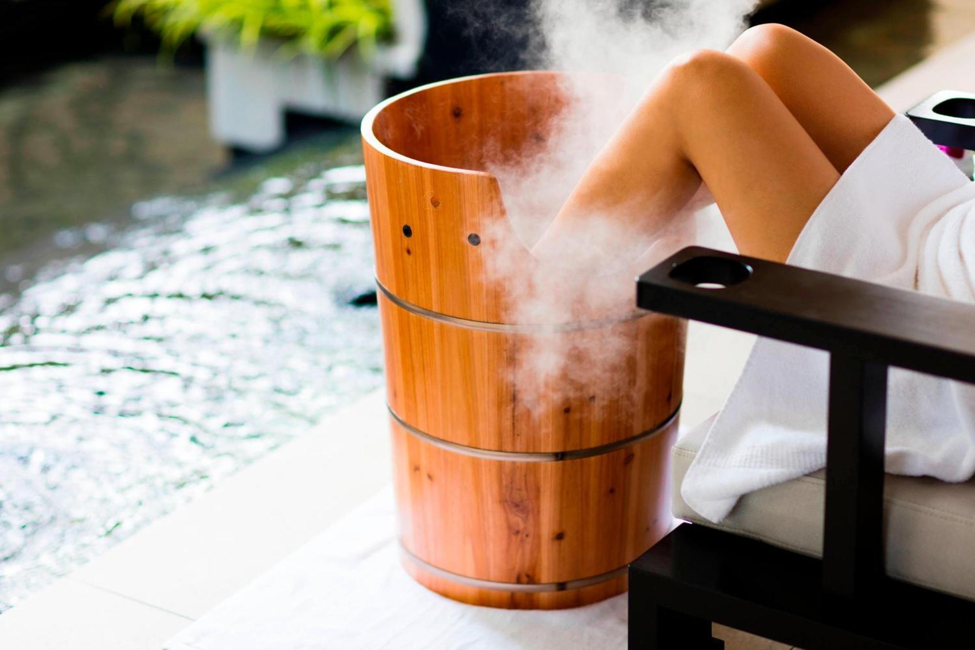 Hotel The Ritz-Carlton, Kuala Lumpur Exterior foto A foot bath