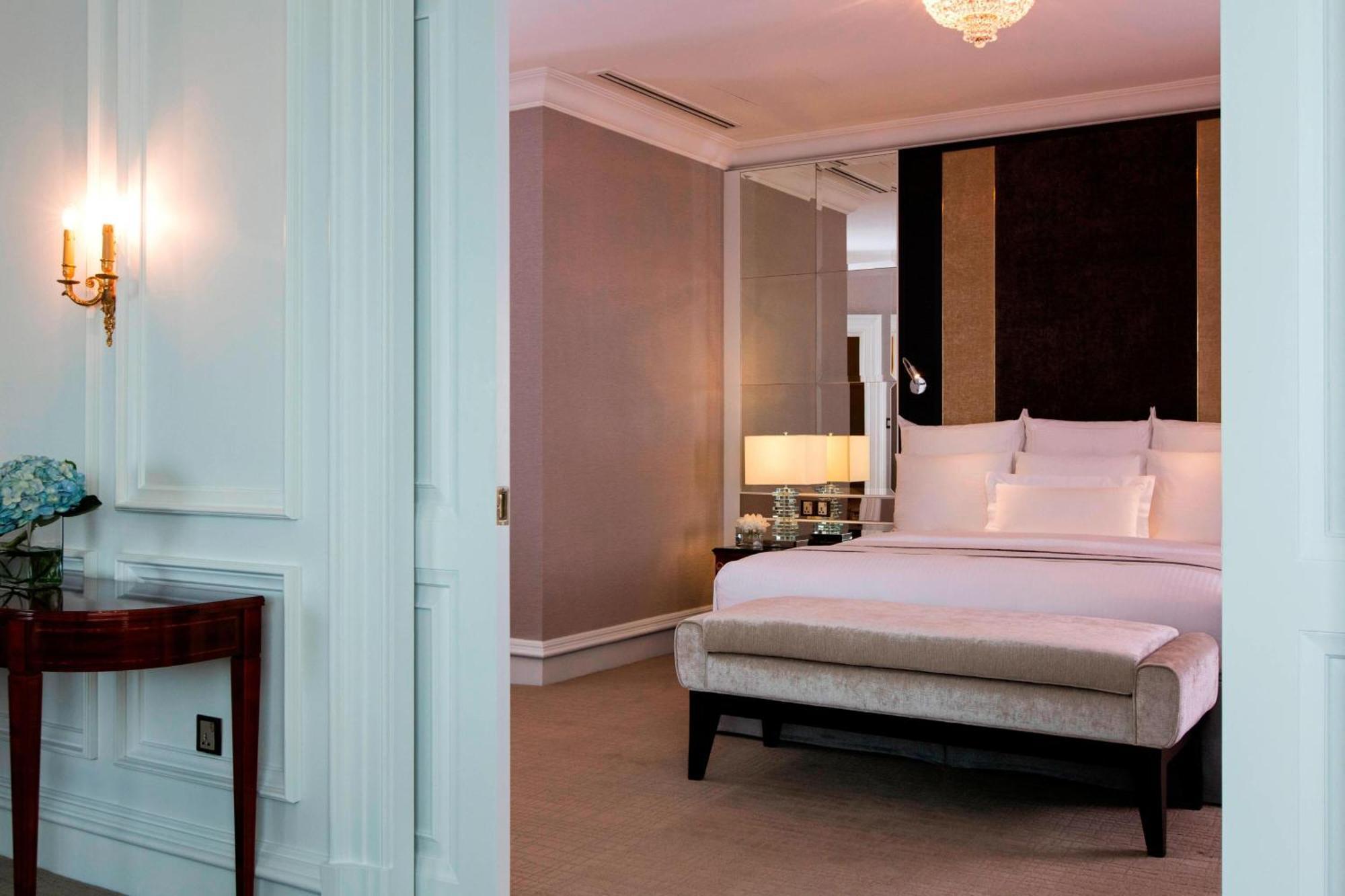 Hotel The Ritz-Carlton, Kuala Lumpur Exterior foto A bedroom at the Mandarin Oriental, Bangkok