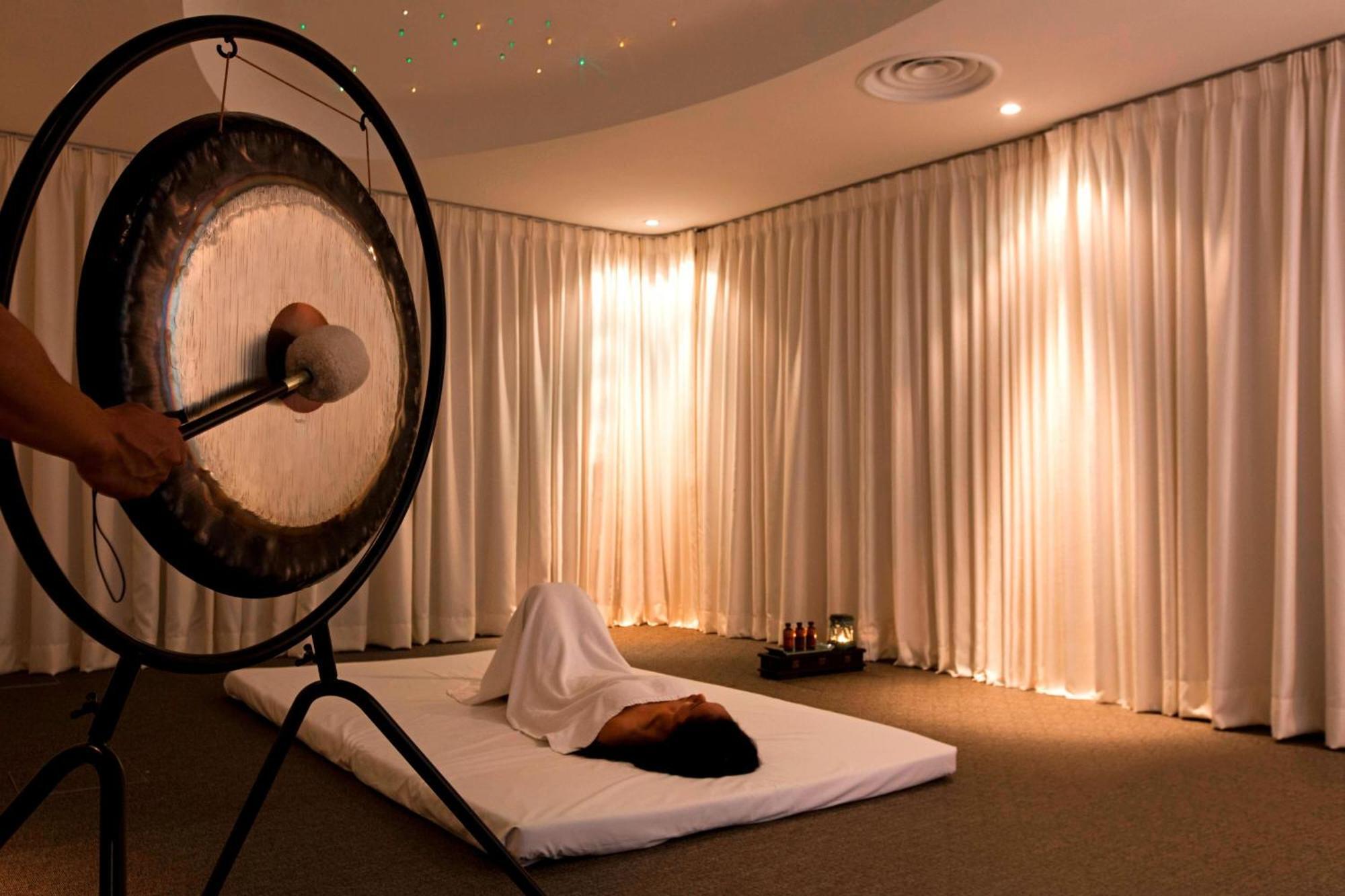 Hotel The Ritz-Carlton, Kuala Lumpur Exterior foto Gong therapy