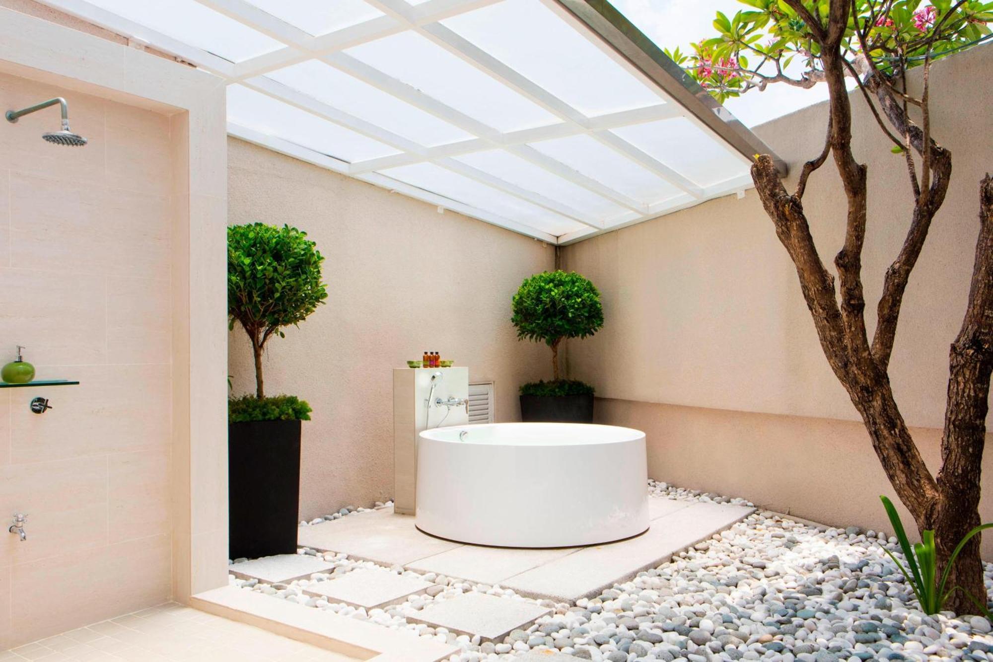 Hotel The Ritz-Carlton, Kuala Lumpur Exterior foto Bathroom with a skylight